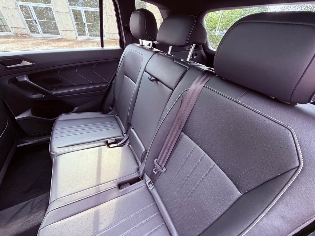 Used 2022 Volkswagen Tiguan SE R-Line AWD/4WD image 12