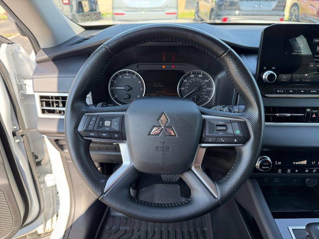 Used 2024 Mitsubishi Outlander SE AWD/4WD image 15