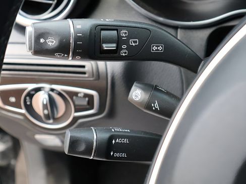 Certified 2019 Mercedes-Benz GLC 300 4MATIC image 33
