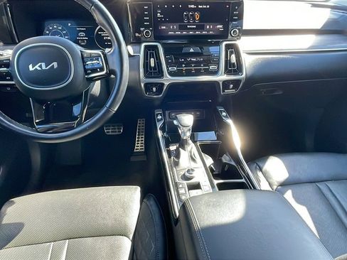 Used 2022 Kia Sorento SX Prestige image 17