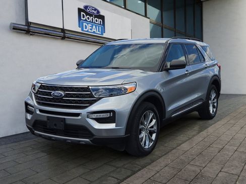 Used 2023 Ford Explorer XLT w/ Equipment Group 202A AWD/4WD image 7