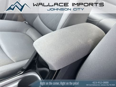 Used 2021 Toyota Corolla LE FWD image 18