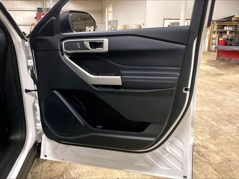 Certified 2020 Ford Explorer XLT w/ Equipment Group 202A AWD/4WD image 23