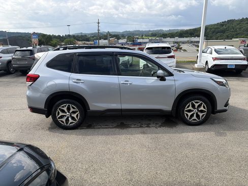 Used 2022 Subaru Forester Premium w/ Popular Package #1 AWD/4WD image 2