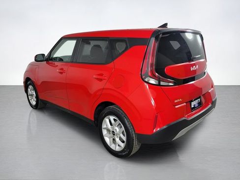 Used 2025 Kia Soul LX w/ LX Technology Package FWD image 5