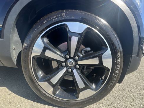 Used 2019 Volvo XC40 T5 Inscription image 12