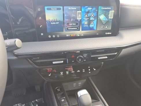 New 2026 Nissan Kicks SR w/ SR Premium Package FWD image 5