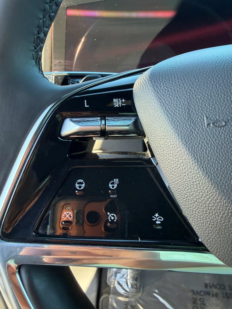 Used 2025 Cadillac Escalade ESV Sport AWD/4WD image 19