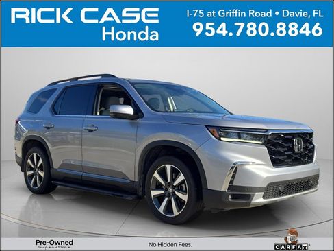 Used 2025 Honda Pilot Touring image 1