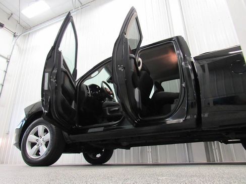 Used 2021 RAM 1500 Express AWD/4WD image 16