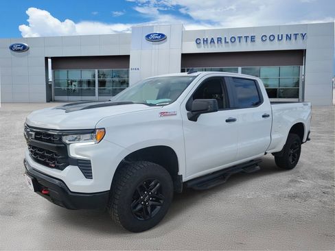 Used 2024 Chevrolet Silverado 1500 LT Trail Boss w/ Convenience Package II image 2