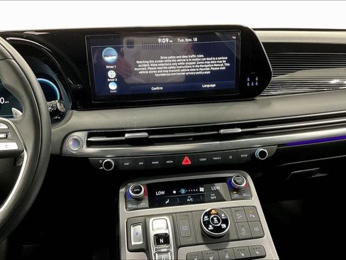 Used 2024 Hyundai Palisade Calligraphy image 8