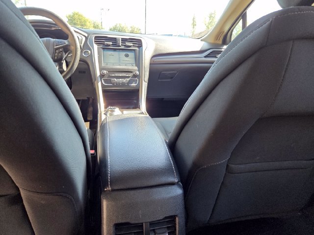 Used 2017 Ford Fusion SE w/ Fusion SE Technology Package FWD image 31