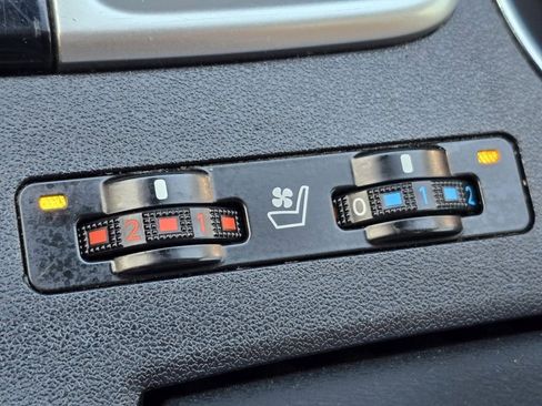 Used 2017 Toyota Highlander Limited image 29