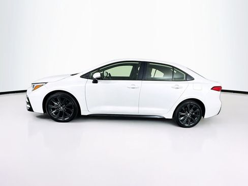 Used 2025 Toyota Corolla SE w/ SE Premium Package image 6