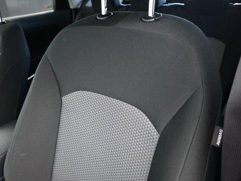 Used 2025 Kia Soul LX w/ LX Technology Package FWD image 16