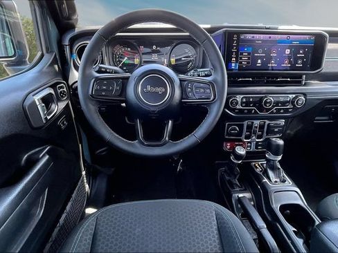 Used 2025 Jeep Wrangler Unlimited Rubicon 4xe w/ Safety Group AWD/4WD image 8