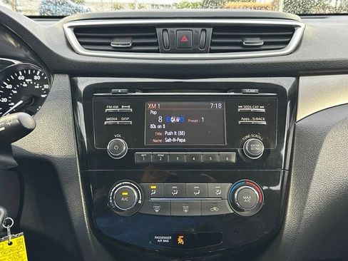 Used 2015 Nissan Rogue S FWD image 32
