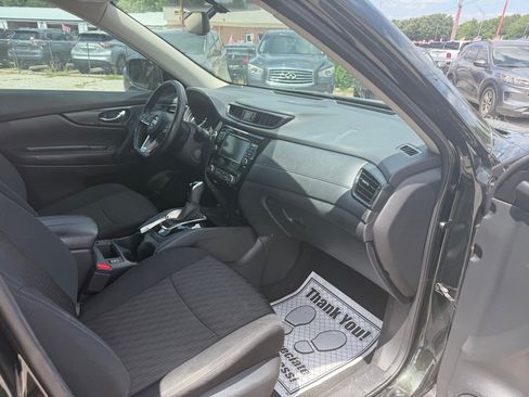 Used 2018 Nissan Rogue SV w/ Sun & Sound Touring Package FWD image 15