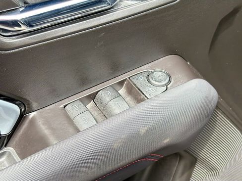 Used 2025 Chevrolet Colorado Z71 w/ Technology Package image 18