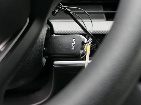 Certified 2025 Kia Sportage LX image 16