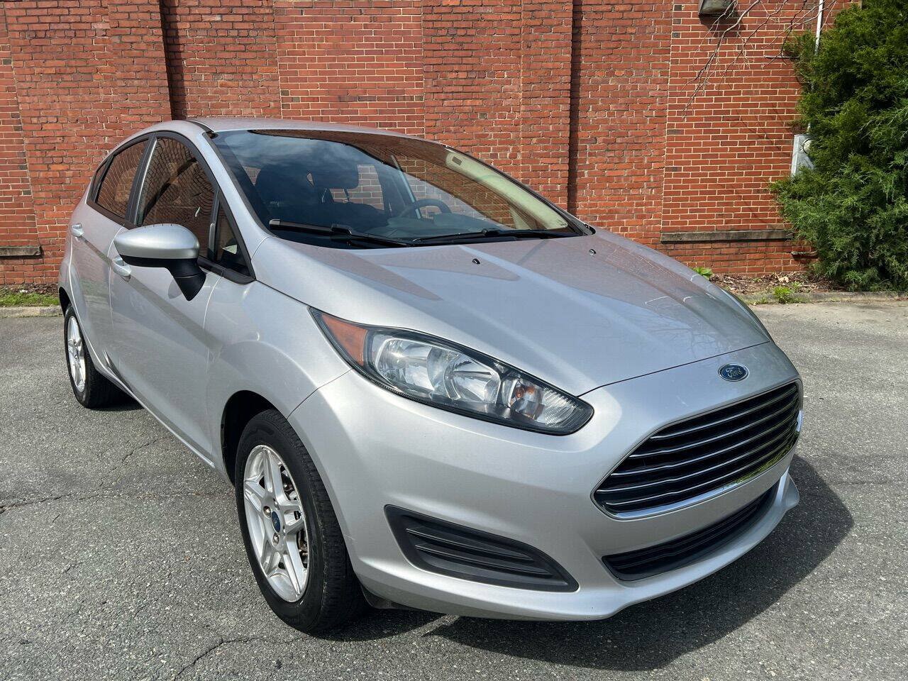 Used 2019 Ford Fiesta SE FWD image 1