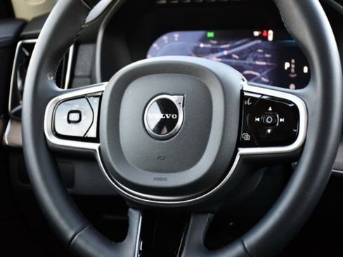 Used 2025 Volvo XC90 B5 Plus image 18