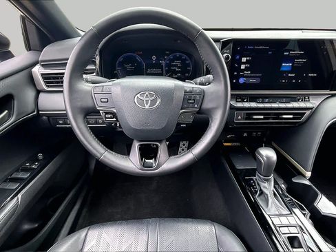 Used 2025 Toyota Camry XSE FWD image 6
