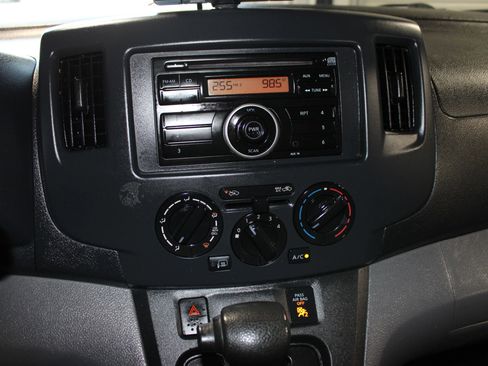 Used 2015 Nissan NV200 SV image 14