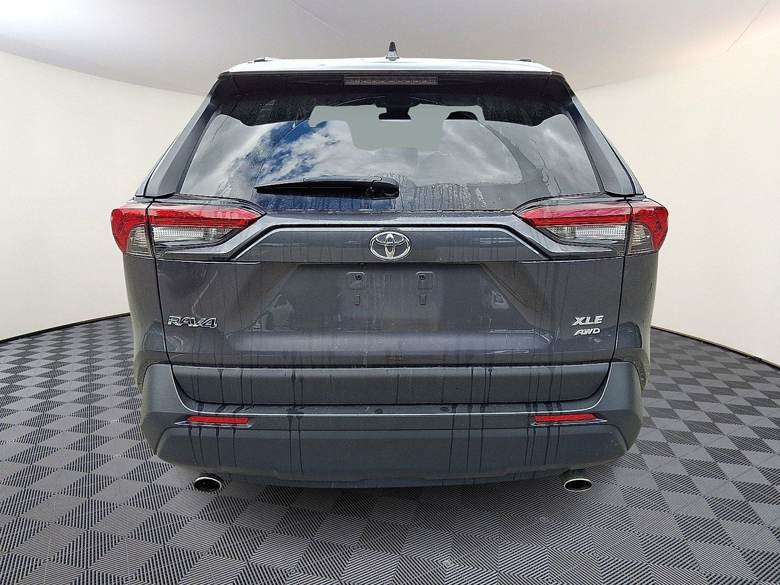 Used 2025 Toyota RAV4 XLE AWD/4WD image 5