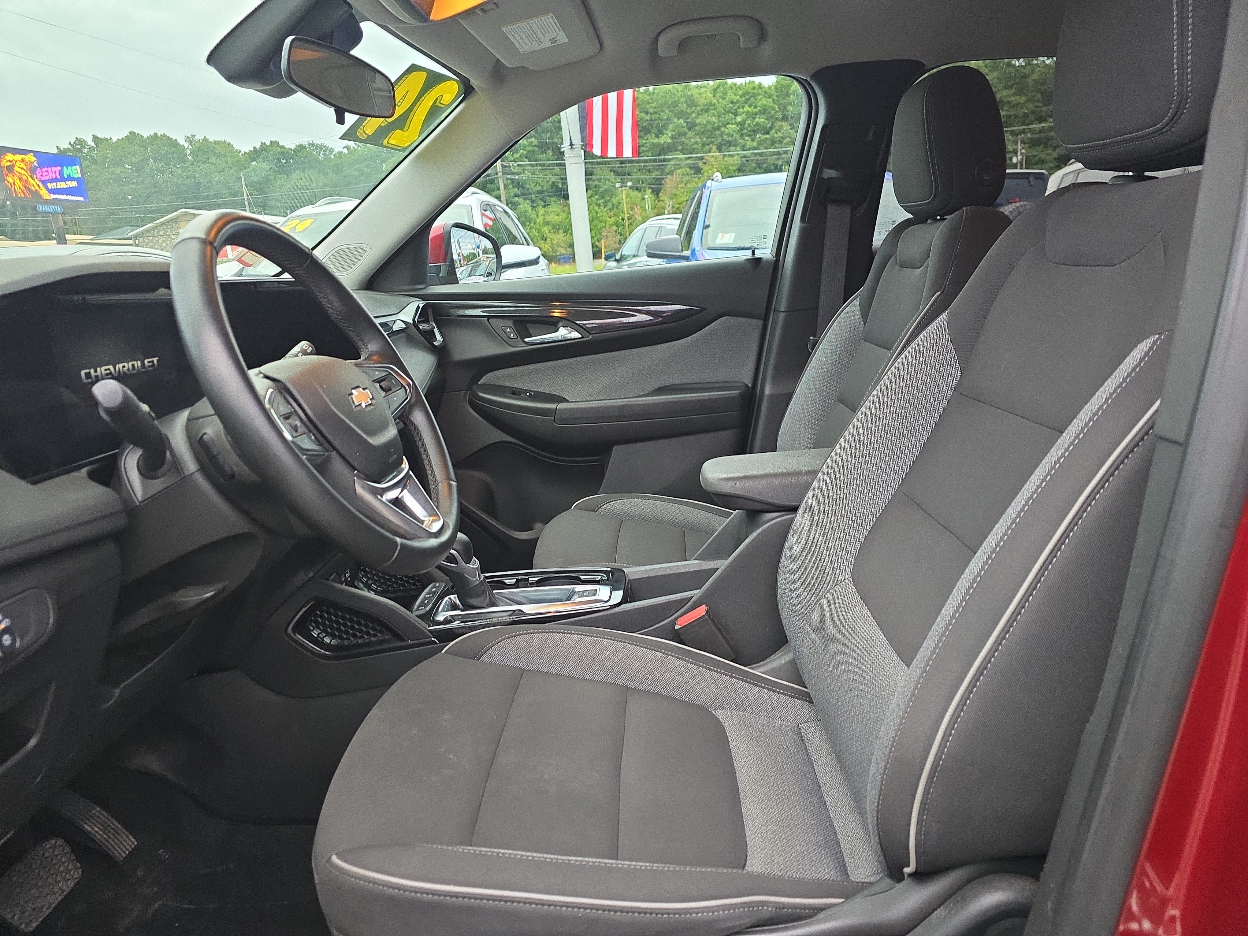Used 2024 Chevrolet TrailBlazer LT w/ LT Cold Weather Package AWD/4WD image 12