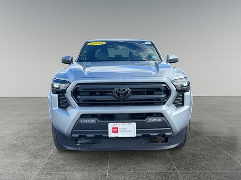 Certified 2025 Toyota Tacoma SR5 AWD/4WD image 9