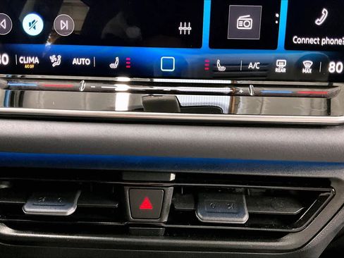 New 2026 Volkswagen Tiguan SE image 21