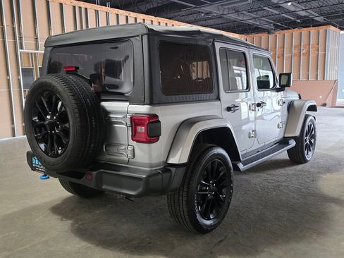 Used 2022 Jeep Wrangler Unlimited Sahara AWD/4WD image 4