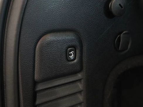 Used 2016 Jeep Grand Cherokee SRT image 24