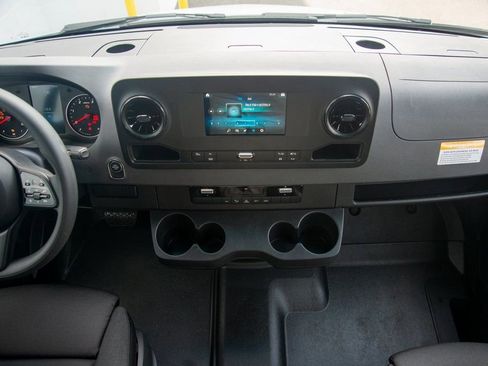 Used 2024 Mercedes-Benz Sprinter 3500 image 27