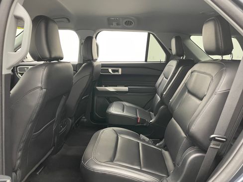Used 2023 Ford Explorer XLT w/ Equipment Group 202A AWD/4WD image 37