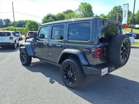 Used 2025 Jeep Wrangler Unlimited Sahara w/ Safety Group AWD/4WD image 9