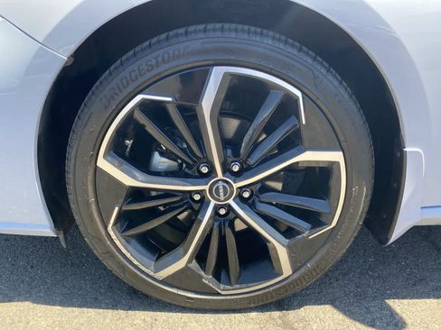 Used 2023 Nissan Altima 2.5 SR AWD/4WD image 10