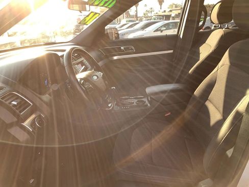 Used 2016 Ford Explorer XLT image 8
