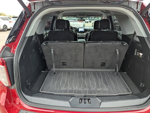 Used 2020 Ford Explorer XLT w/ Equipment Group 202A image 10