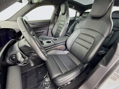 Used 2024 Porsche Taycan image 5