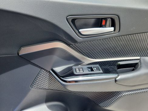 Used 2019 Toyota C-HR XLE FWD image 15
