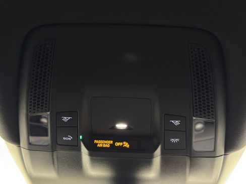 Used 2022 Porsche Taycan image 36