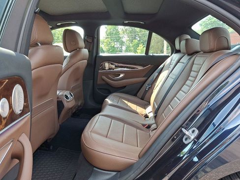 Used 2023 Mercedes-Benz E 350 4MATIC Sedan image 11
