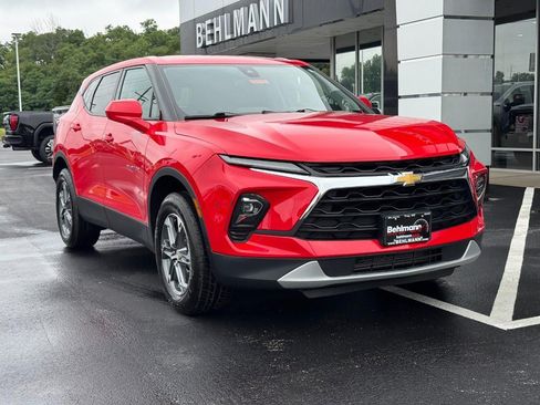 Used 2023 Chevrolet Blazer LT w/ Driver Confidence Package FWD image 2