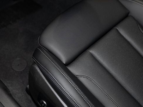 Used 2026 BMW 330i xDrive Sedan w/ Premium Package image 16