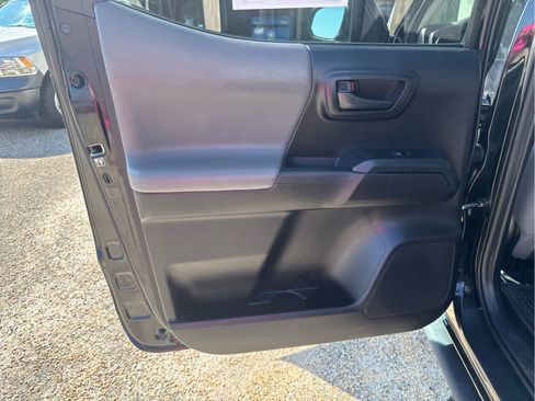 Used 2020 Toyota Tacoma SR AWD/4WD image 29