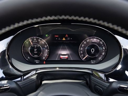 Certified 2025 Bentley Continental GTC AWD/4WD image 33