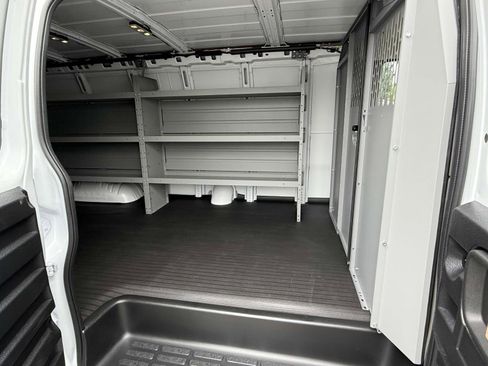 New 2025 Chevrolet Express 3500 Extended image 19
